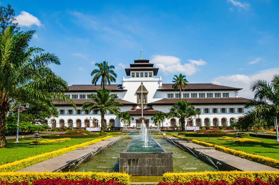 Rental Mobil Bandung ke Gedung Sate